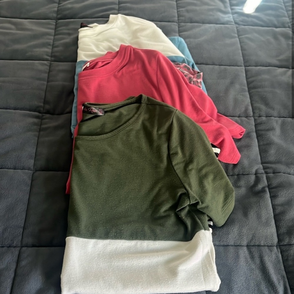 Women’s Bundle of Green and Pink Short Sleeve Tees